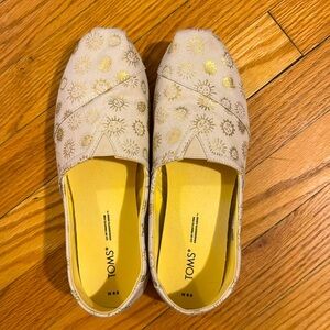 Toms Slip Ons Size 8.5